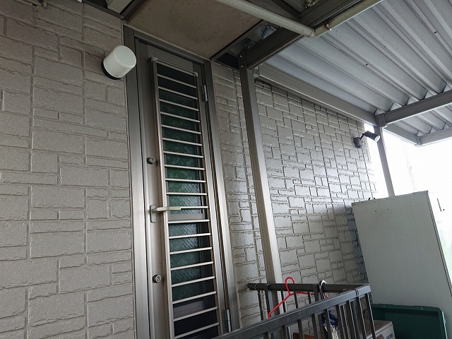 ストックヤードの屋根と壁の取り合い